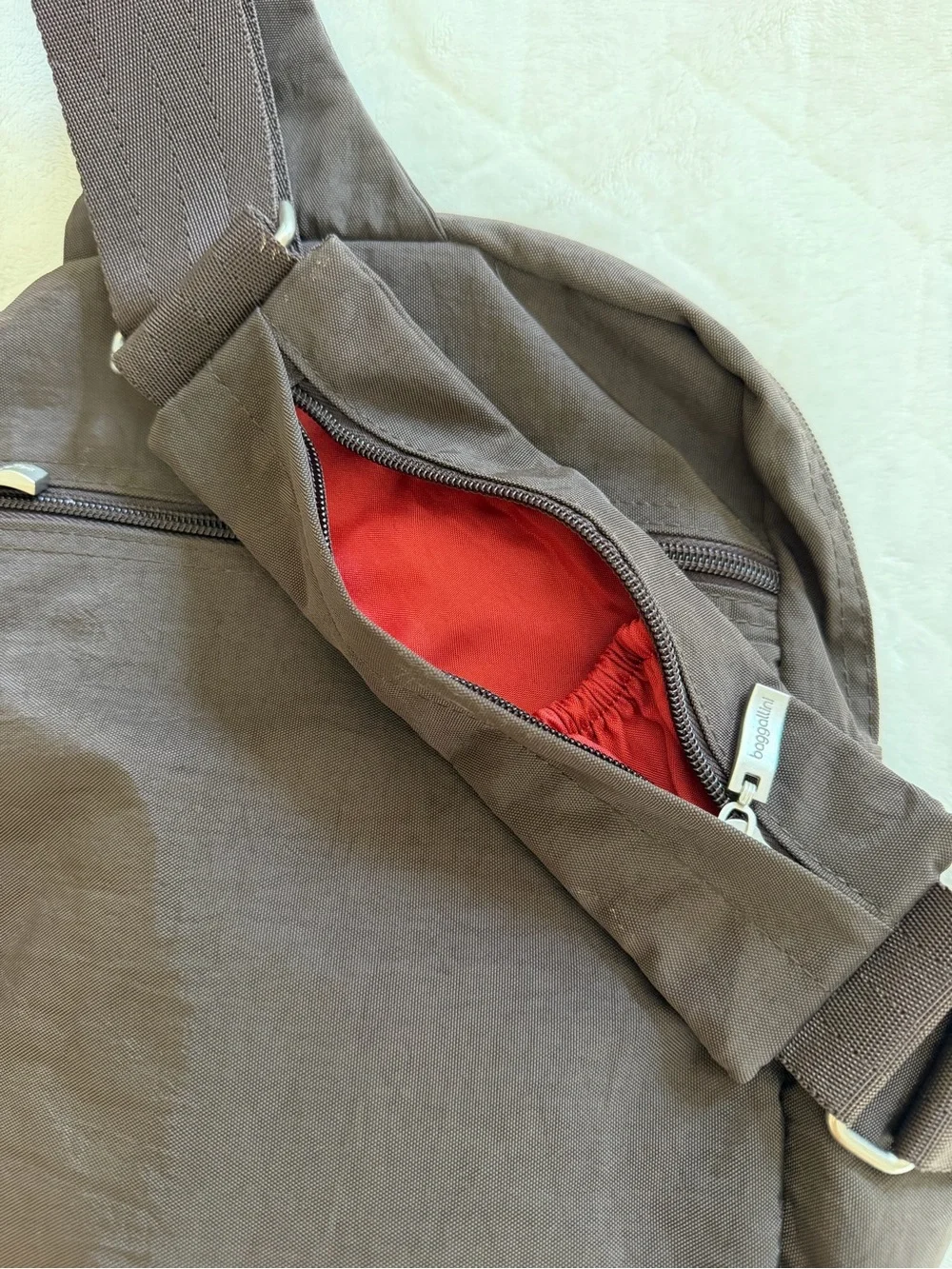 Baggallini sling crossbody travel bag - Picture 4 of 14